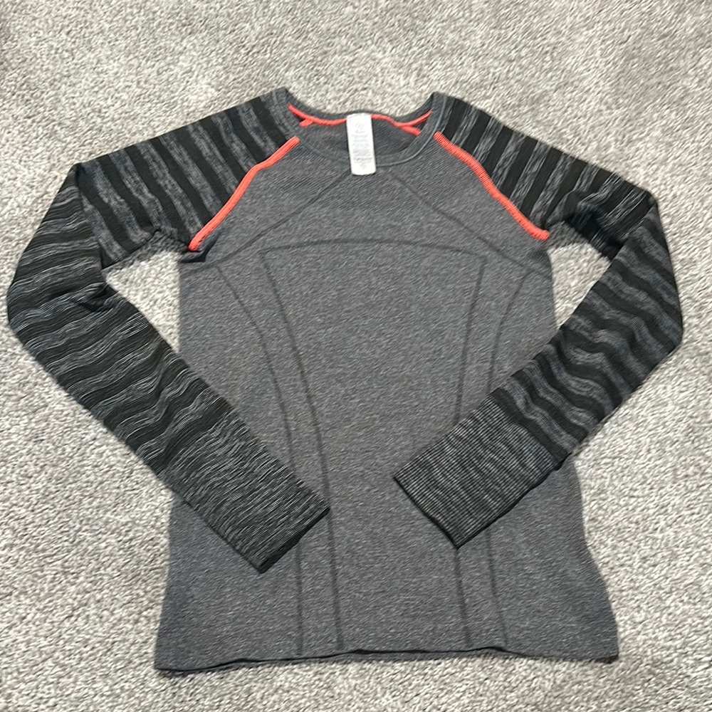 Ivivva by Lululemon long sleeve gray and black striped shirt girls size‎ 8